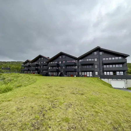 Homey Steps From Dining And Activities! *