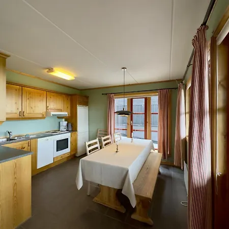 Homey Steps From Dining And Activities! Daire *