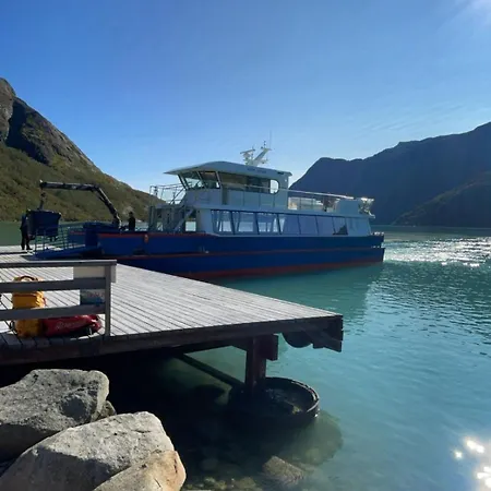 Homey Steps From Dining And Activities! شقة *